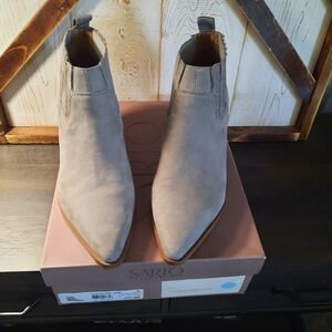 Gray Franco Sarto ankle boots...slightly suede.